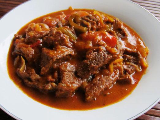 सूअर का मांस से कैसे goulash पकाने के लिए?