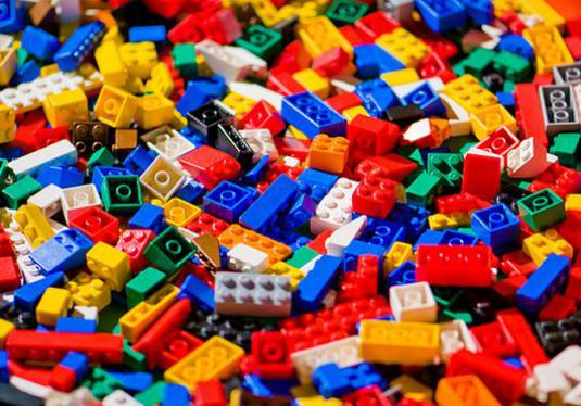 लेगो का क्या बना है?