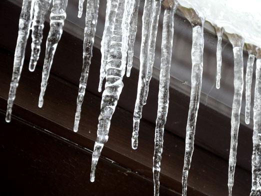 क्यों icicles दिखाई देते हैं?